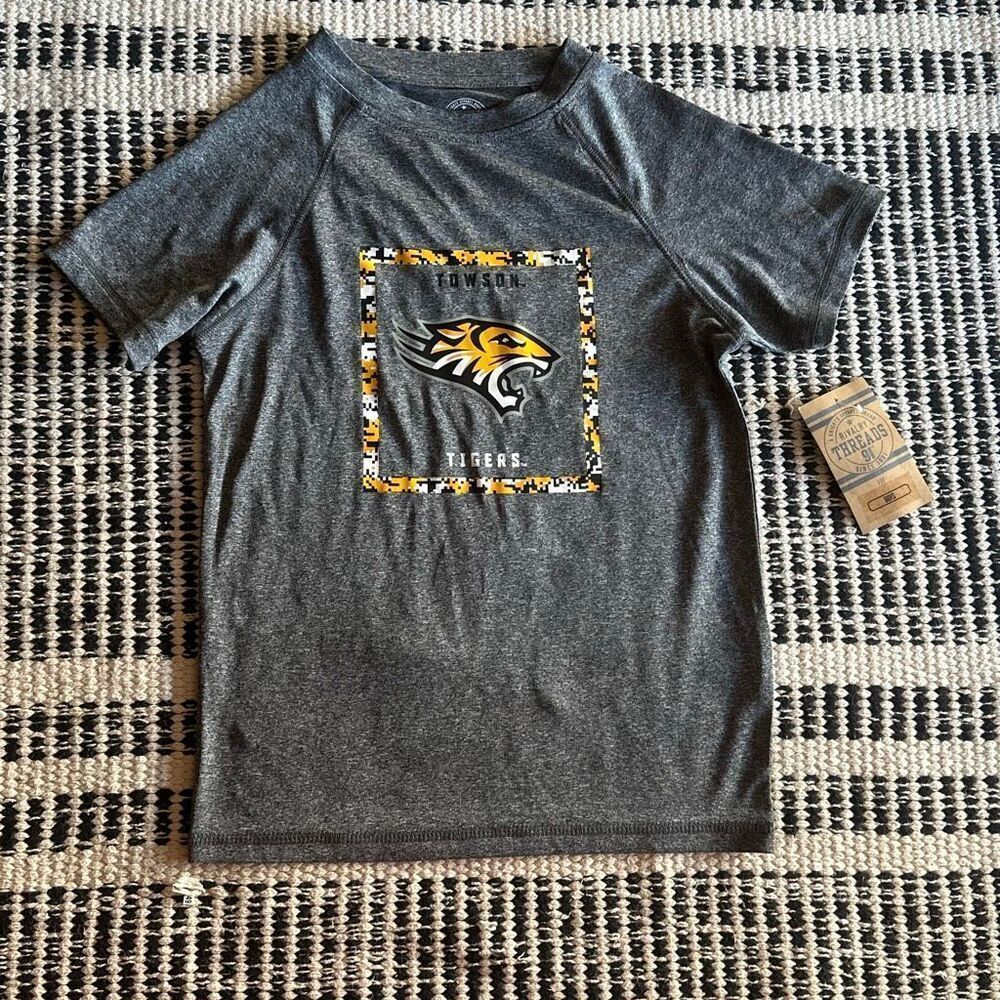 A knights apparel Size 6/7 gray women’s t shirt Towson Tigers football t shirt N